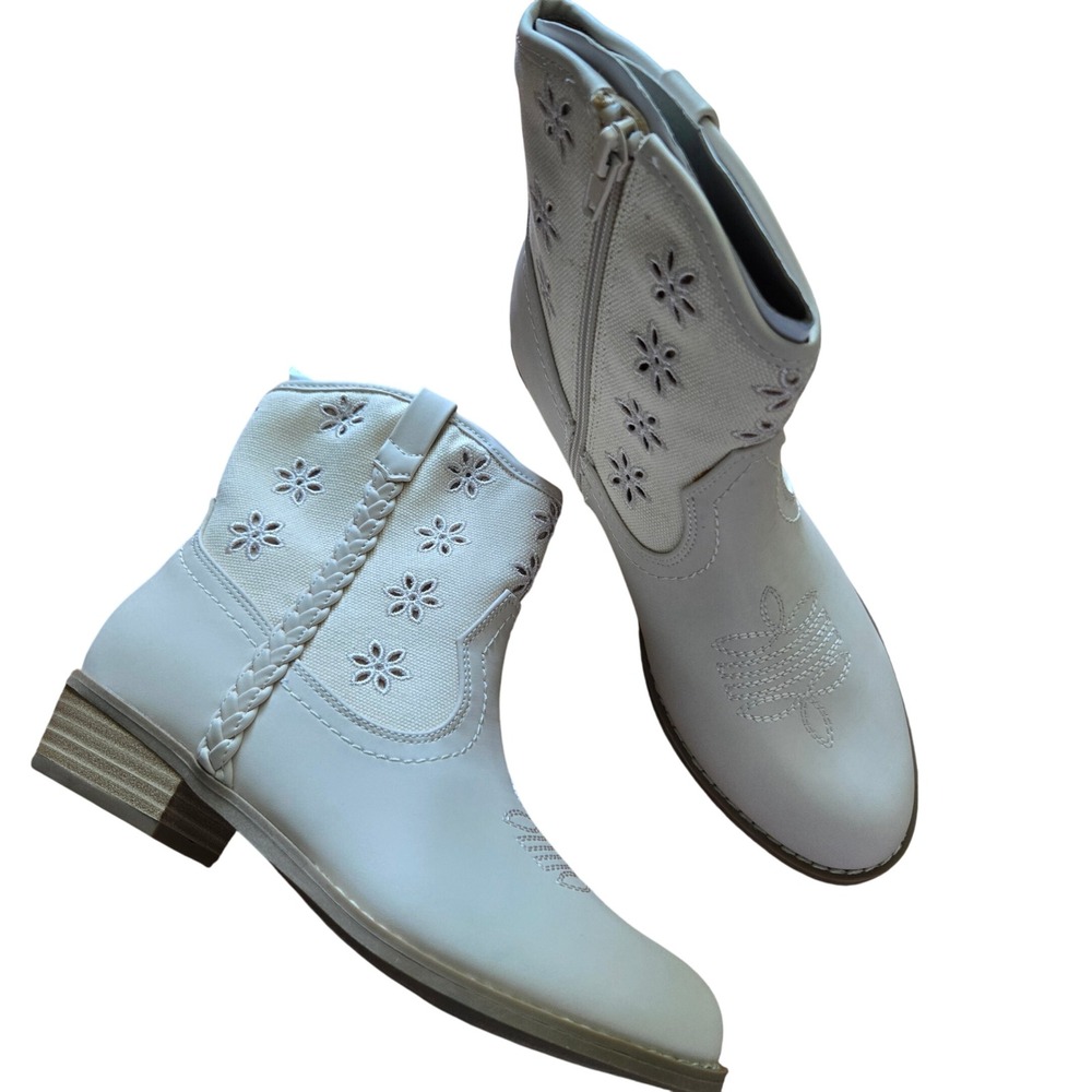 Dolce Vita Lucia Size 4Y White Western Ankle Boots Floral Cutout Cowgirl Booties